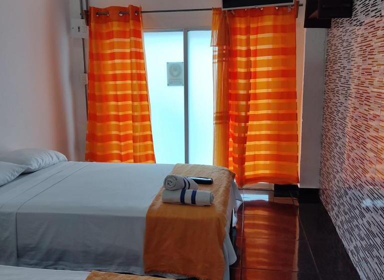 پانسیون Family House Rodadero