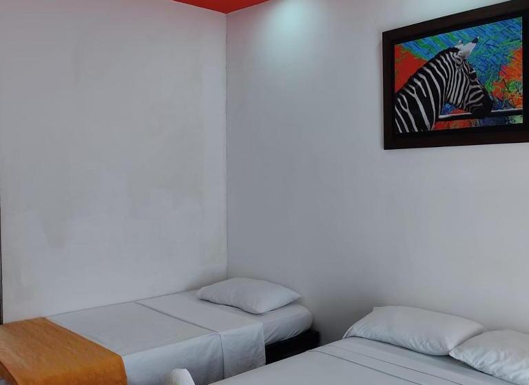 پانسیون Family House Rodadero