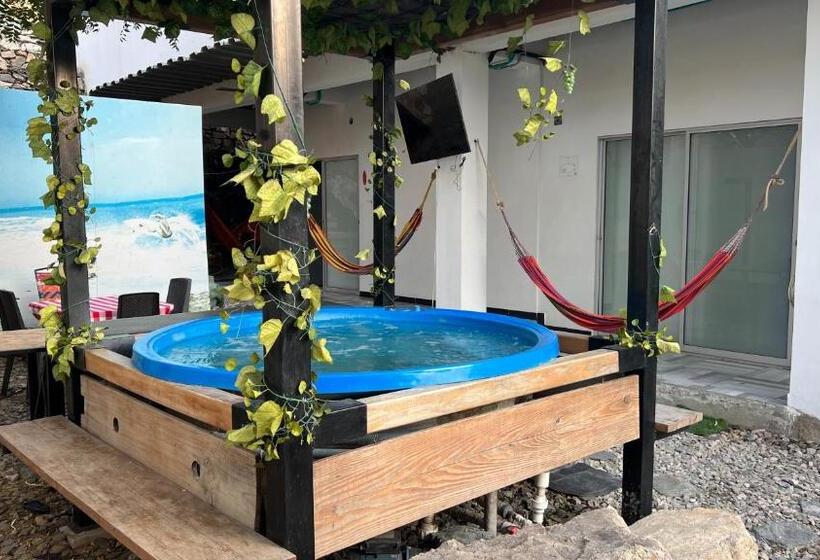 پانسیون Family House Rodadero