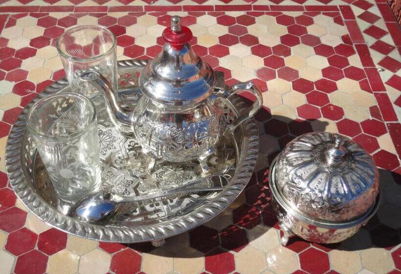 رياض Dar Yanis