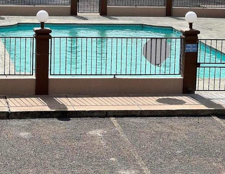 Отель Executive Inn Mercedes Weslaco
