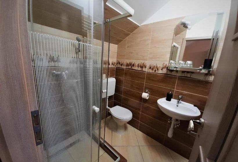 مبيت وإفطار Bársony Vendéglő és Panzió