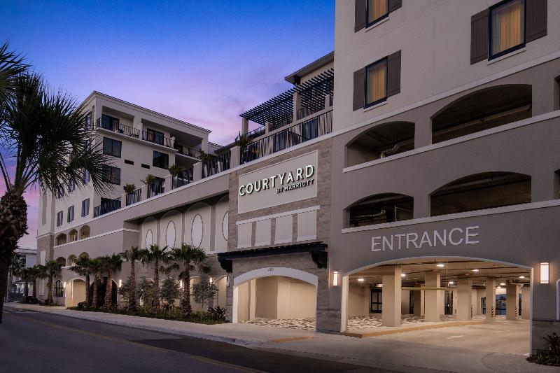 בית מלון כפרי Courtyard By Marriott Clearwater Beach