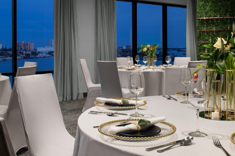 בית מלון כפרי Courtyard By Marriott Clearwater Beach