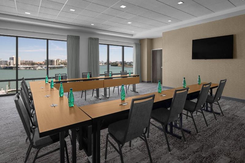 בית מלון כפרי Courtyard By Marriott Clearwater Beach