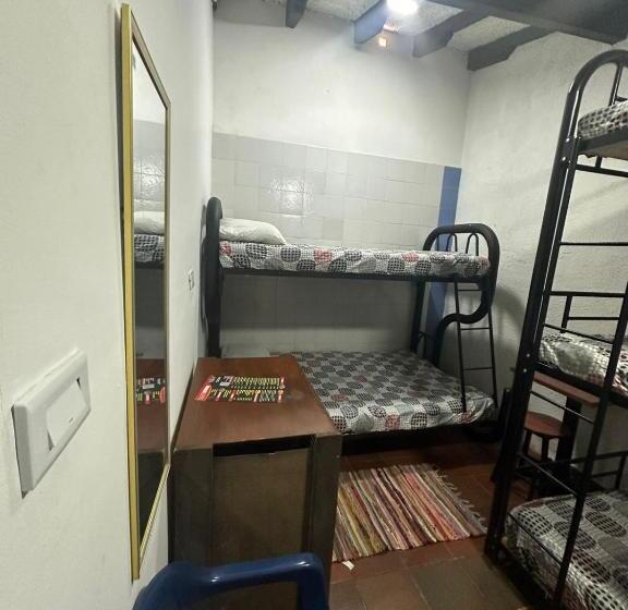 تختخواب و صبحانه Acogedor Hostal Usaquen La Parada Del Tren