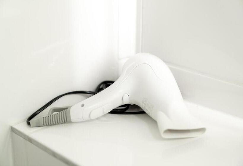 تختخواب و صبحانه Zum Hahn