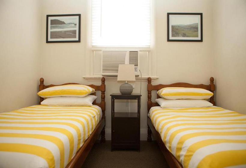 בית מלון כפרי Jack Duggans Irish Pub