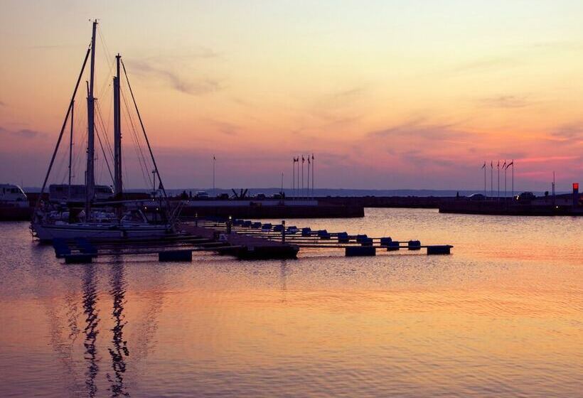 Clarion Hotel Sea U