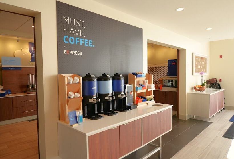 هتل Holiday Inn Express & Suites Onalaska La Crosse Area By Ihg