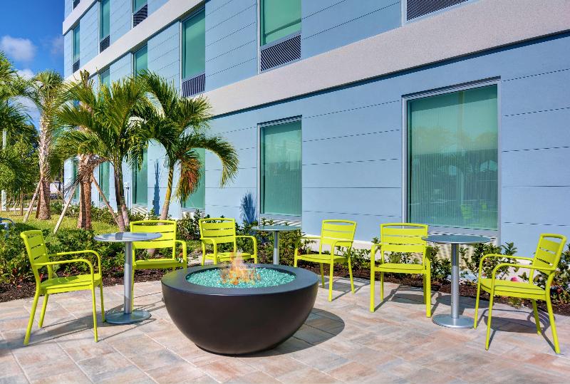 Отель Home2 Suites By Hilton Fort Myers Colonial Blvd
