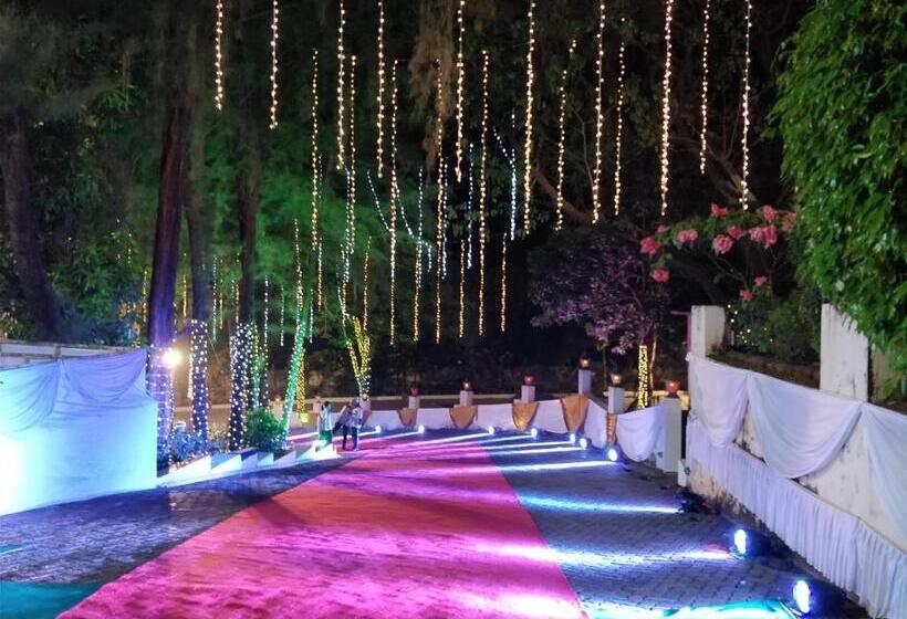 בית מלון כפרי Monteria Resort