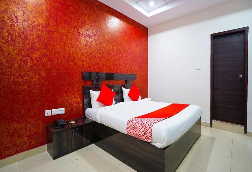 فندق Oyo 61376 The H D , Bar & Restaurant