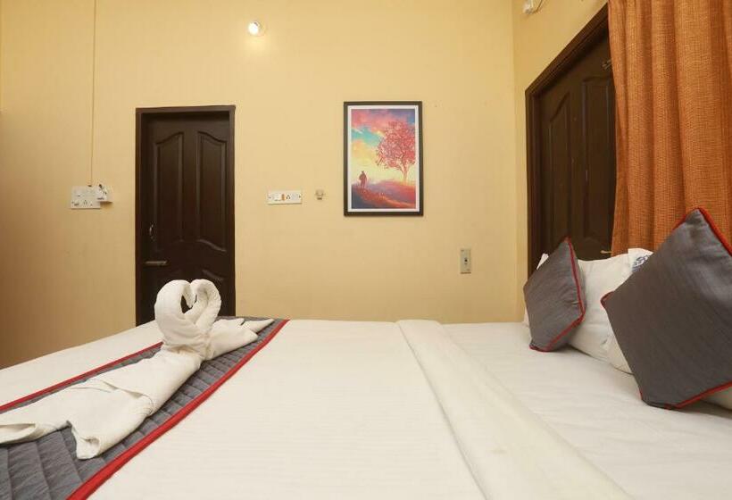 בית מלון כפרי Castle Manor   Auroville Beach