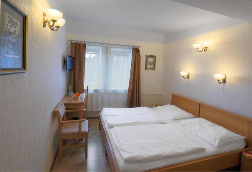 ホテル štekl   Hrubá Skála