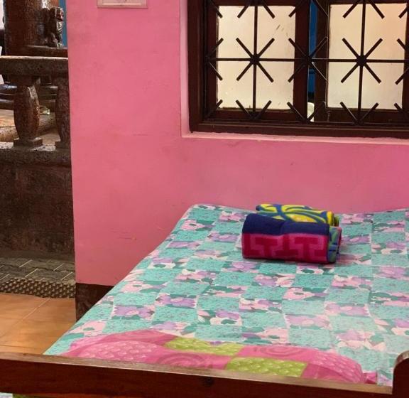 پانسیون Guru Guest House