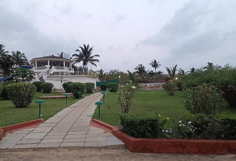 Qees Empire Beach Resort