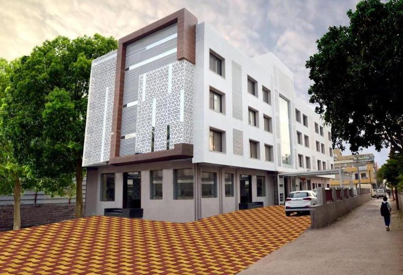 فندق Dwarka Park