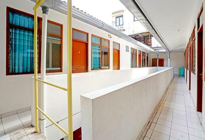 هتل Oyo Life 2388 Kost Teratai