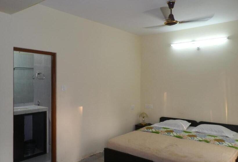 פנסיון Aldrin Guest House
