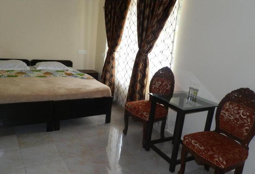 פנסיון Aldrin Guest House
