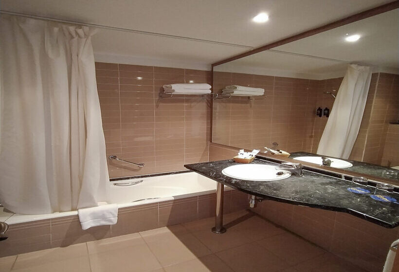 هتل Ohtels Campo de Gibraltar