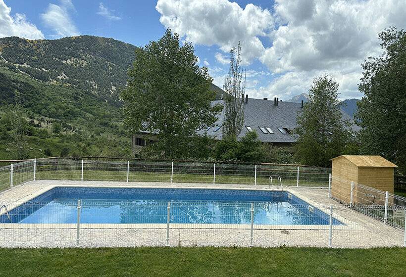 هتل Taull