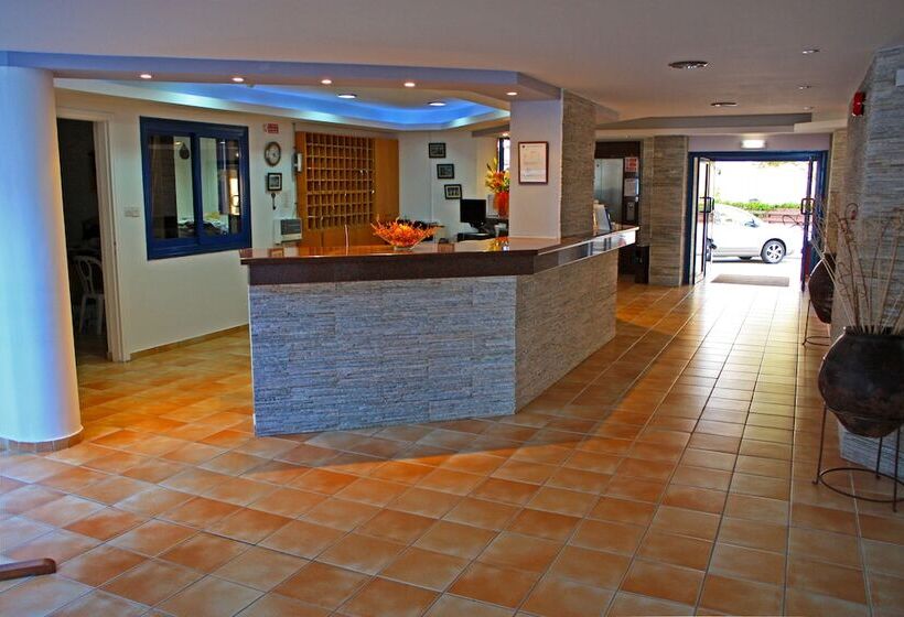 Myroandrou Beach Hotel Apartments