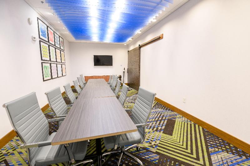 Отель Holiday Inn Express & Suites Dayton East   Beavercreek, An Ihg