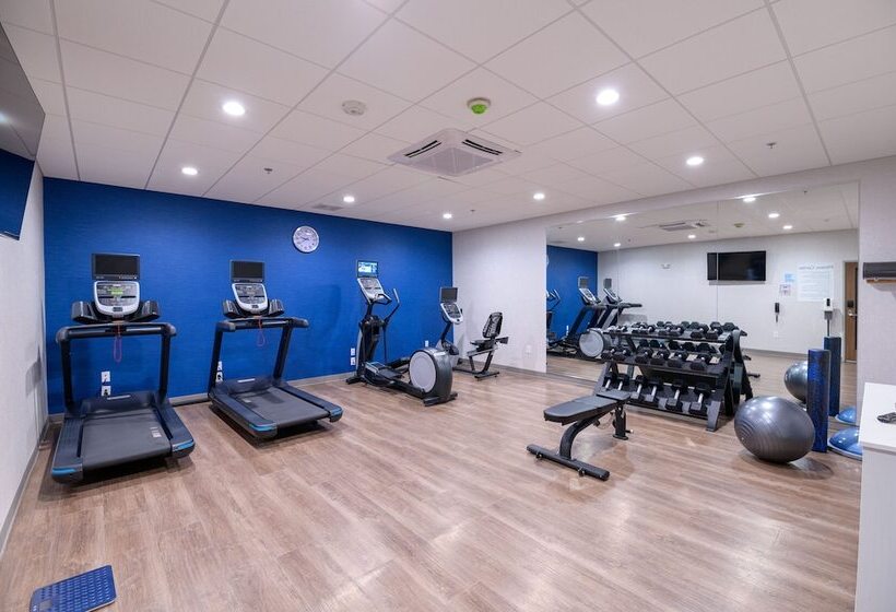 Отель Holiday Inn Express & Suites Dayton East   Beavercreek, An Ihg