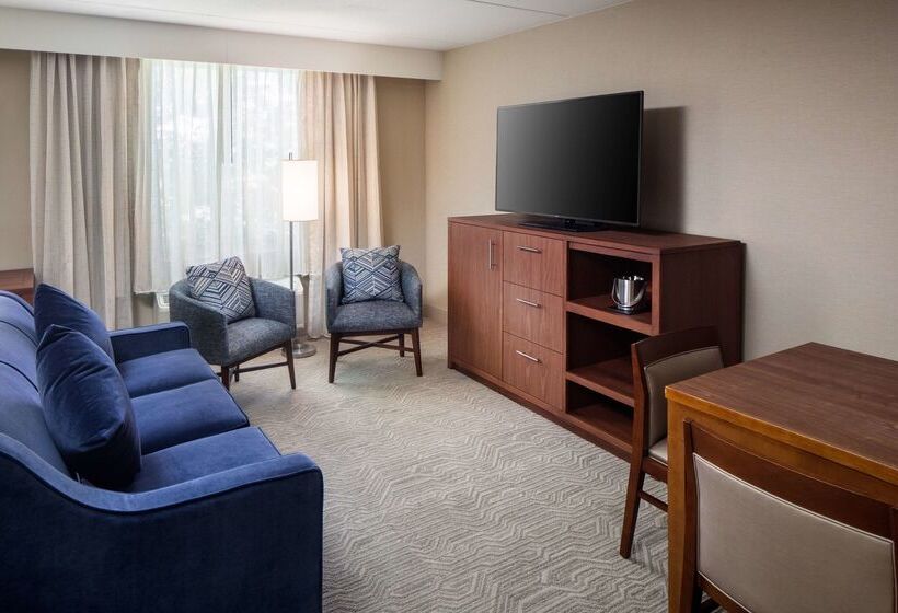 هتل Doubletree By Hilton Ann Arbor North