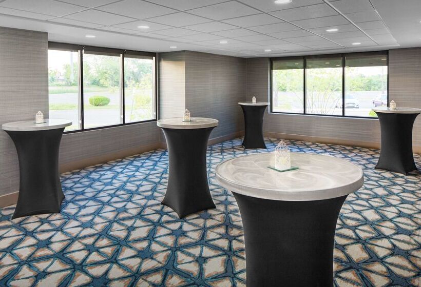 هتل Doubletree By Hilton Ann Arbor North