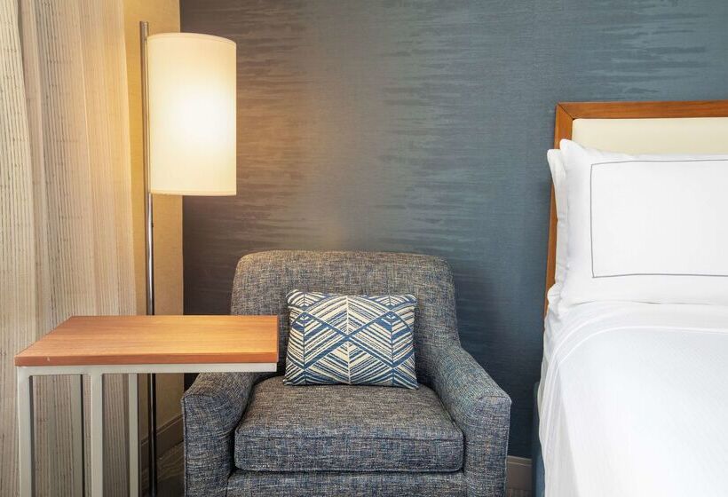 هتل Doubletree By Hilton Ann Arbor North