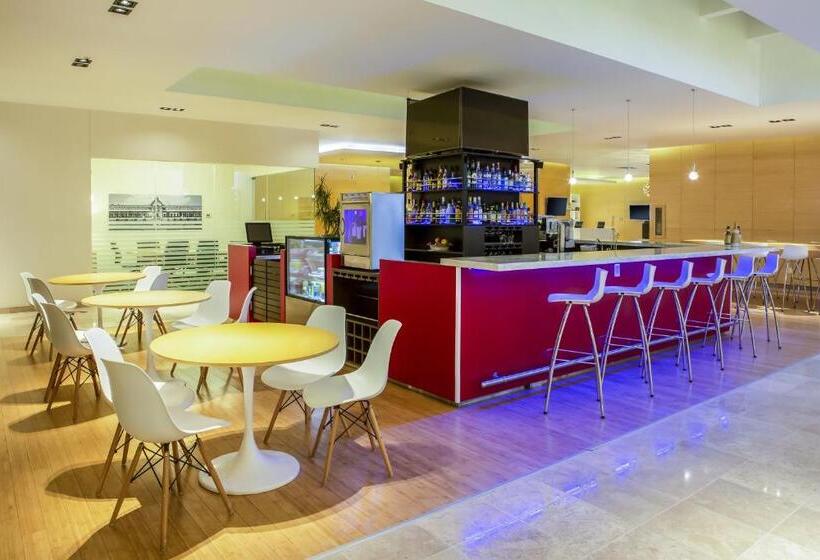 ホテル Fiesta Inn Centro Historico