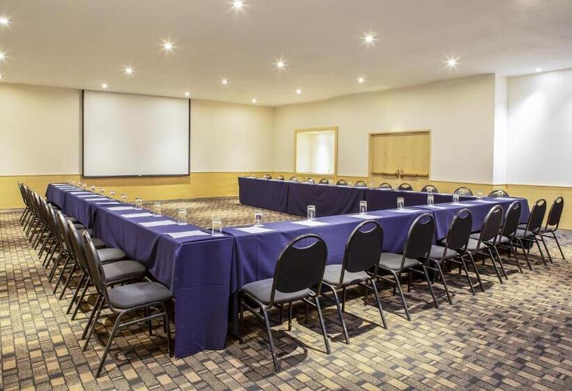 ホテル Fiesta Inn Centro Historico