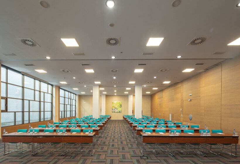 هتل Puerta De Bilbao