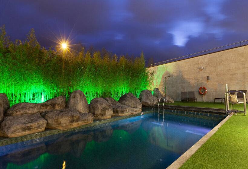 هتل Puerta De Bilbao