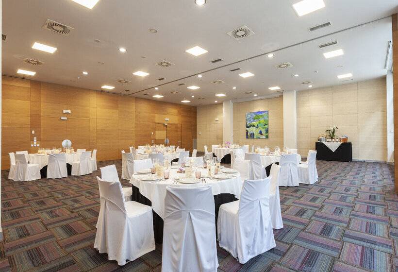 هتل Puerta De Bilbao