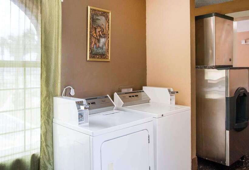 هتل Quality Inn & Suites I 35 Near Frost Bank Center