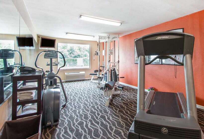 هتل Quality Inn & Suites I 35 Near Frost Bank Center