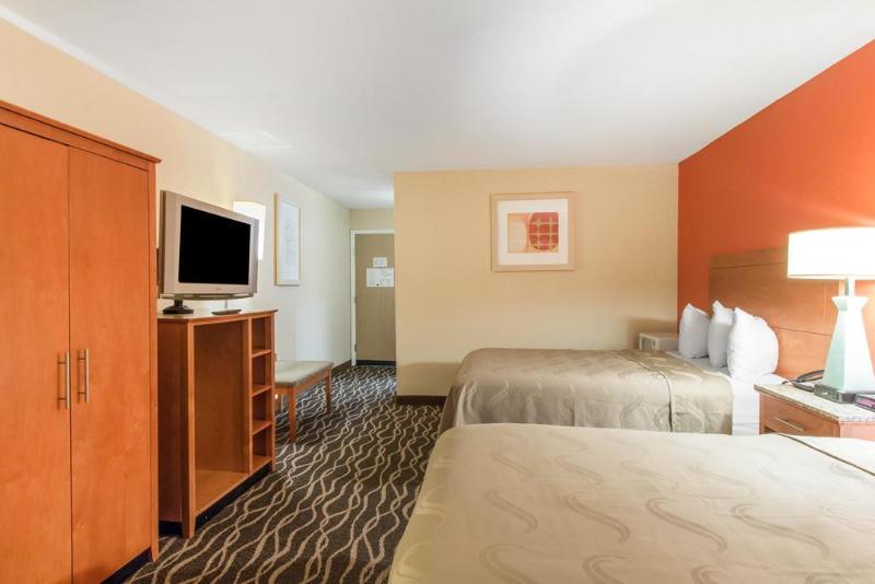هتل Quality Inn & Suites I 35 Near Frost Bank Center