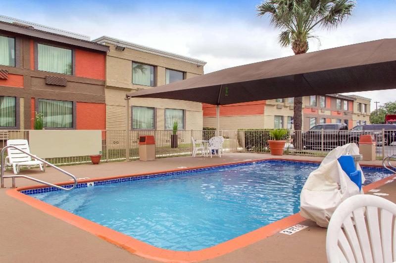 هتل Quality Inn & Suites I 35 Near Frost Bank Center
