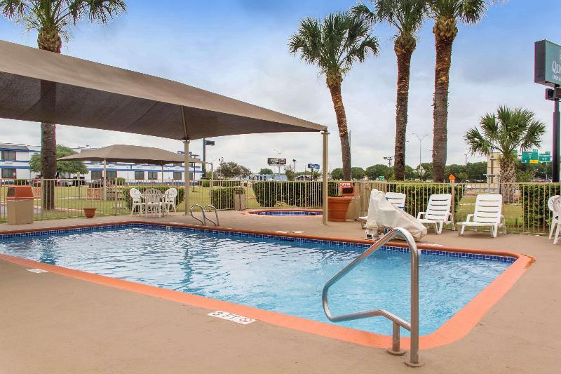 هتل Quality Inn & Suites I 35 Near Frost Bank Center