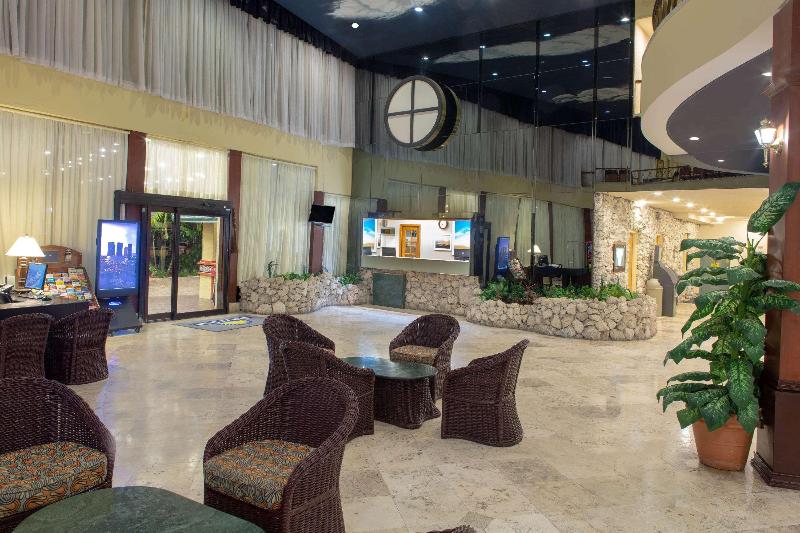فندق Thunderbird Beach