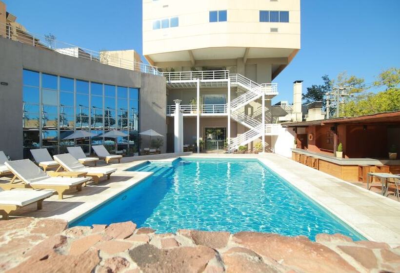 هتل Tower Inn & Suites