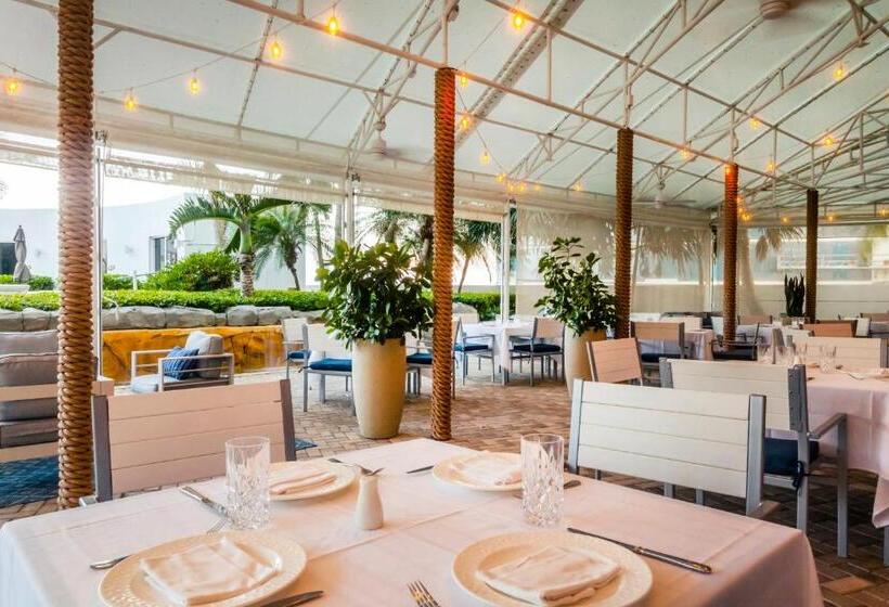 هتل Trump International Beach Resort   Sunny Isles Beach