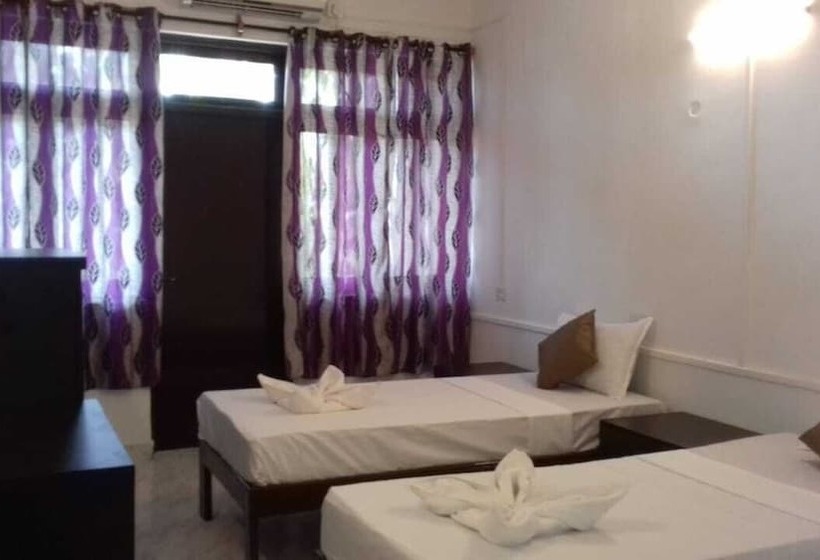 هتل Candolim Hideout Resort