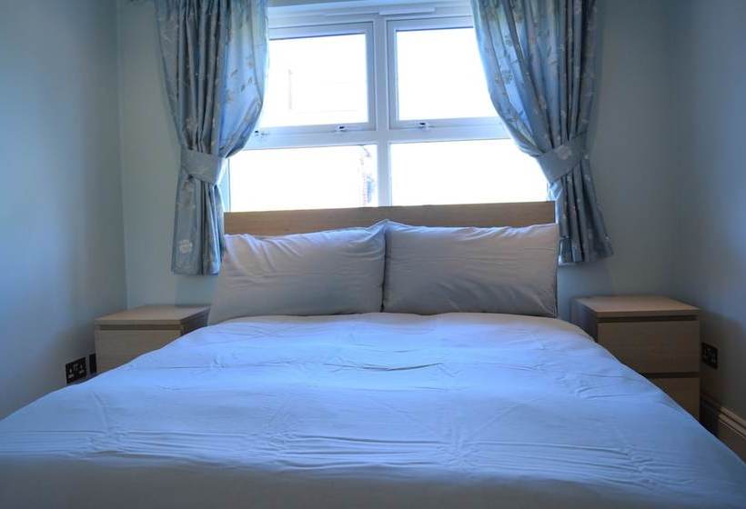 Beautiful Wimbledon 4 Bedroom Family Home