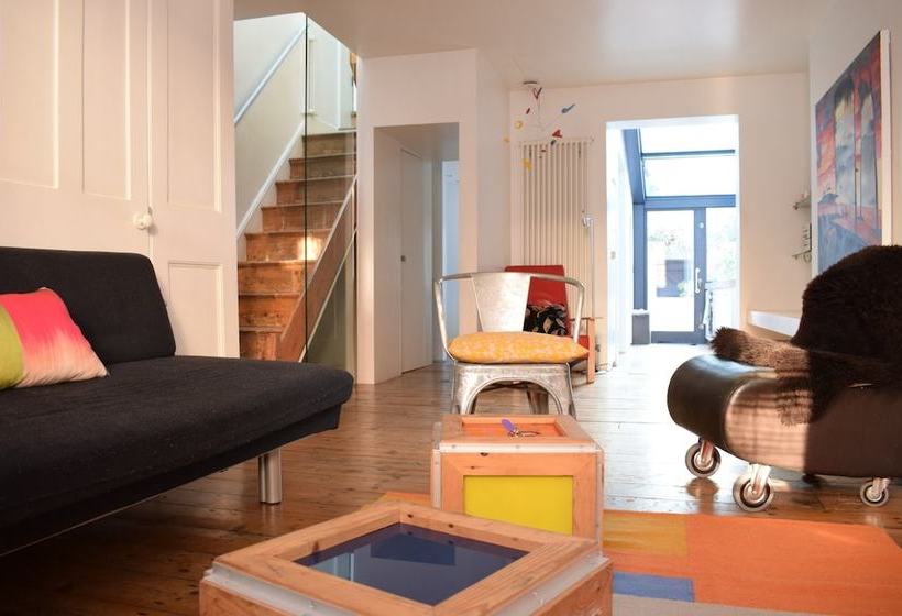 Central 2 Bedroom House In Waterloo