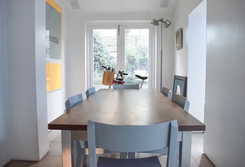 Central 2 Bedroom House In Waterloo